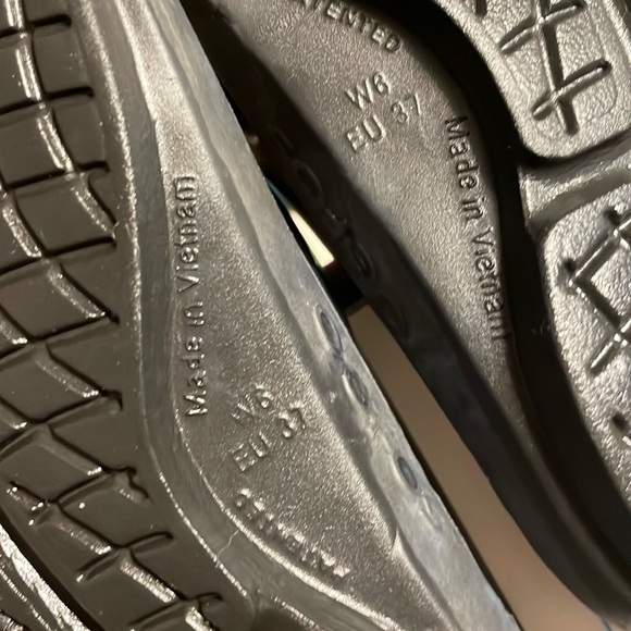 OOFO’S   flip flop size 6W woman’s silver slate grey - Picture 5 of 12